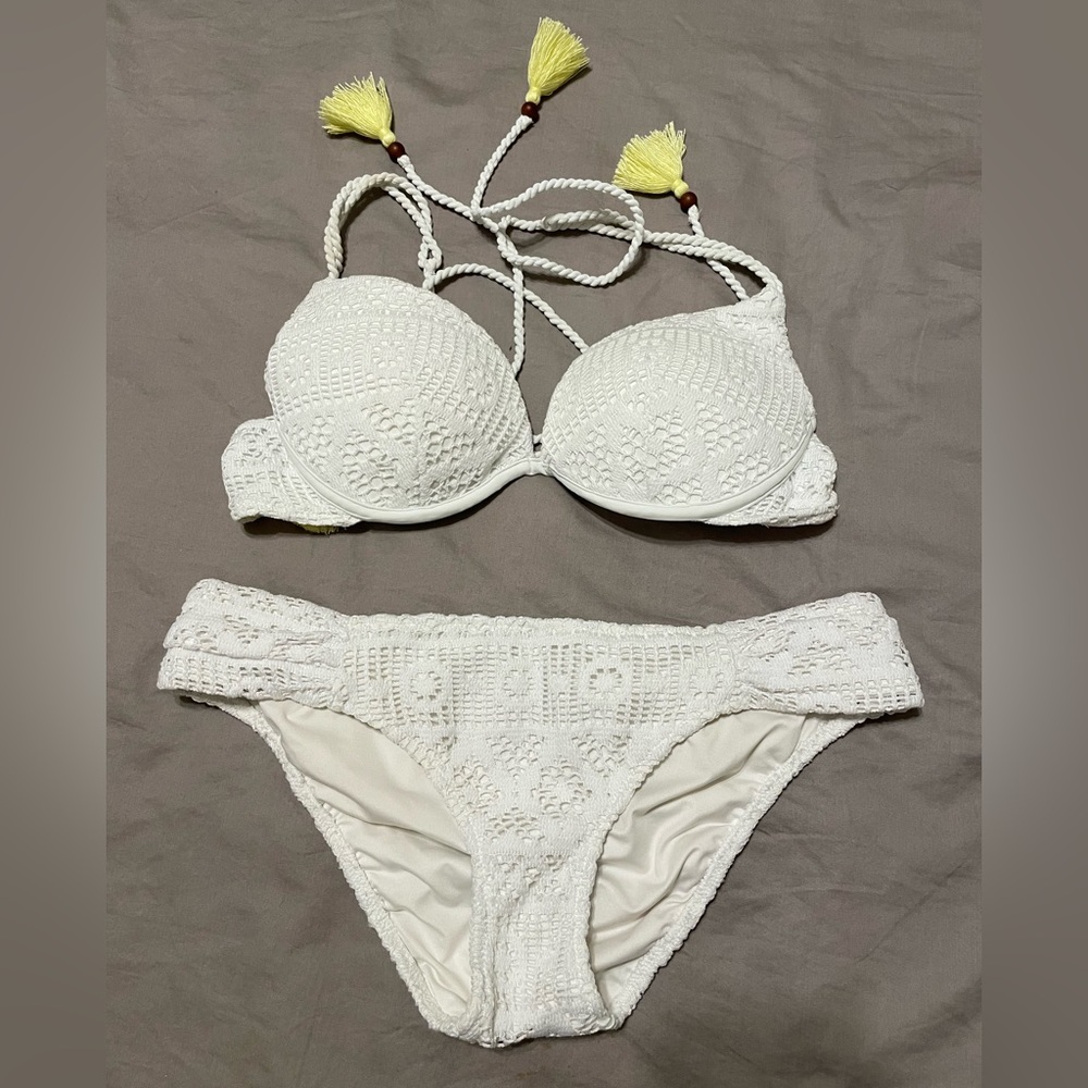 Elegant Victoria's Secret Bikini: Worn Once, Excellent Condition